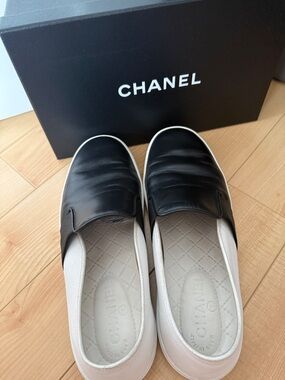 Chanel BnW Shoes with box